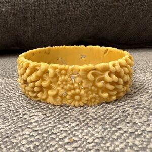 Vintage Celluloid Daisy and Dahlia Cuff Bracelet 🌼